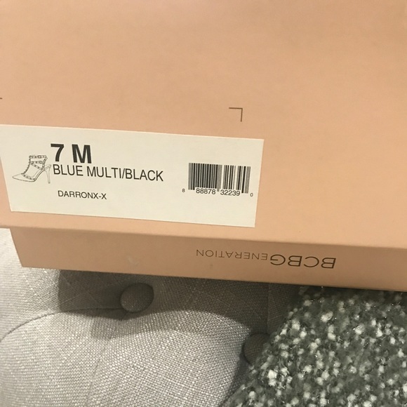 BCBGeneration Blue/Multi/Black Darron Pumps Size 7 - Picture 6 of 8